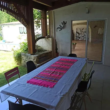 Maison De 225m2 Avec Piscine, Et Billard Floirac (Charente-Maritime)