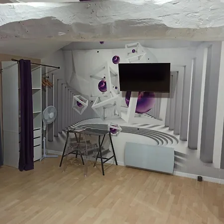 Maison De 225m2 Avec Piscine, Et Billard * Floirac (Charente-Maritime)