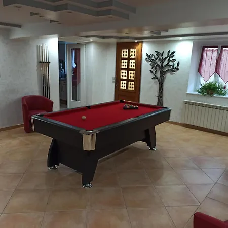 Maison De 225m2 Avec Piscine, Et Billard Villa Floirac (Charente-Maritime)