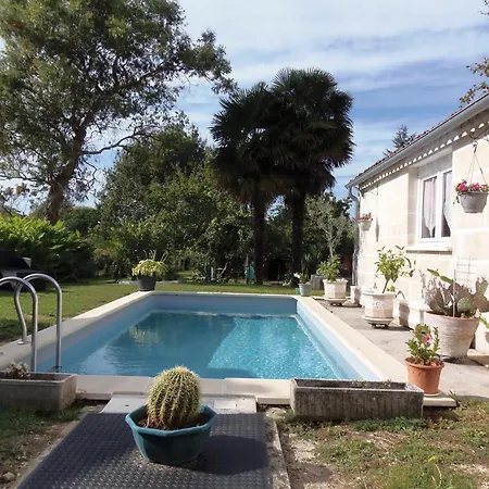 Maison De 225m2 Avec Piscine, Et Billard Villa Floirac (Charente-Maritime)